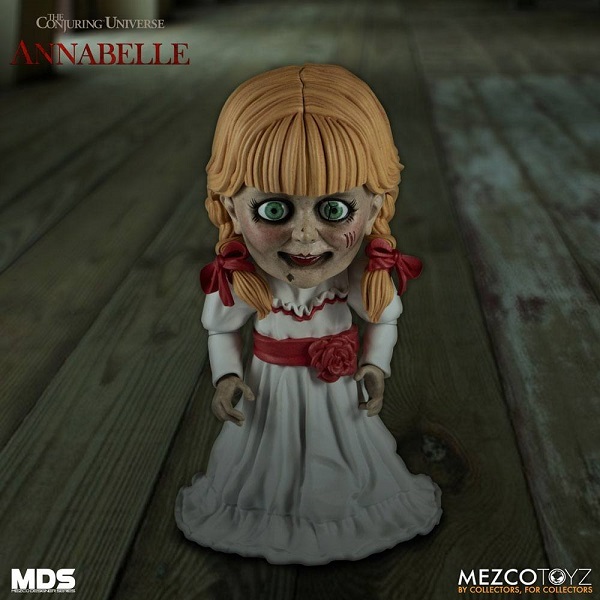 The Conjuring Universe MDS Series Annabelle action figur Mezco Neu