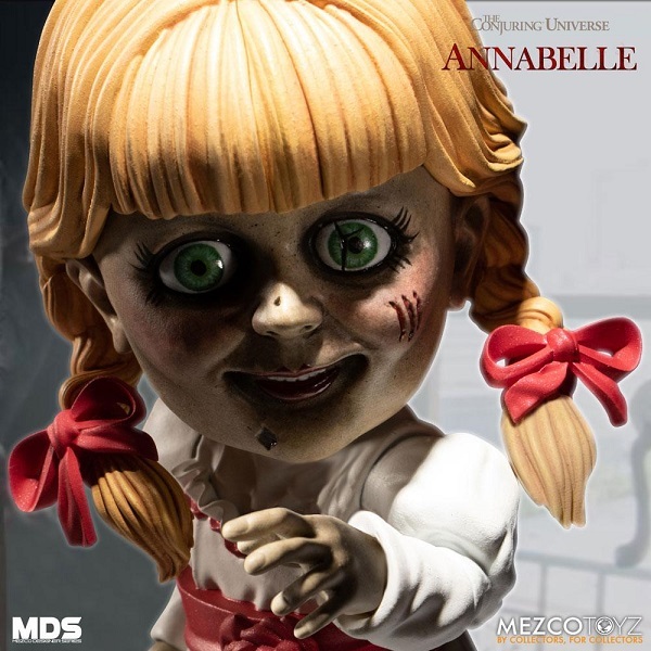 The Conjuring Universe MDS Series Annabelle action figur Mezco Neu